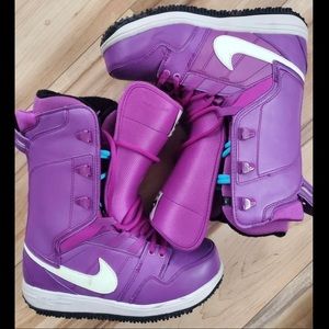Nike Vapen - Women’s Snowboard Boot (size 7)